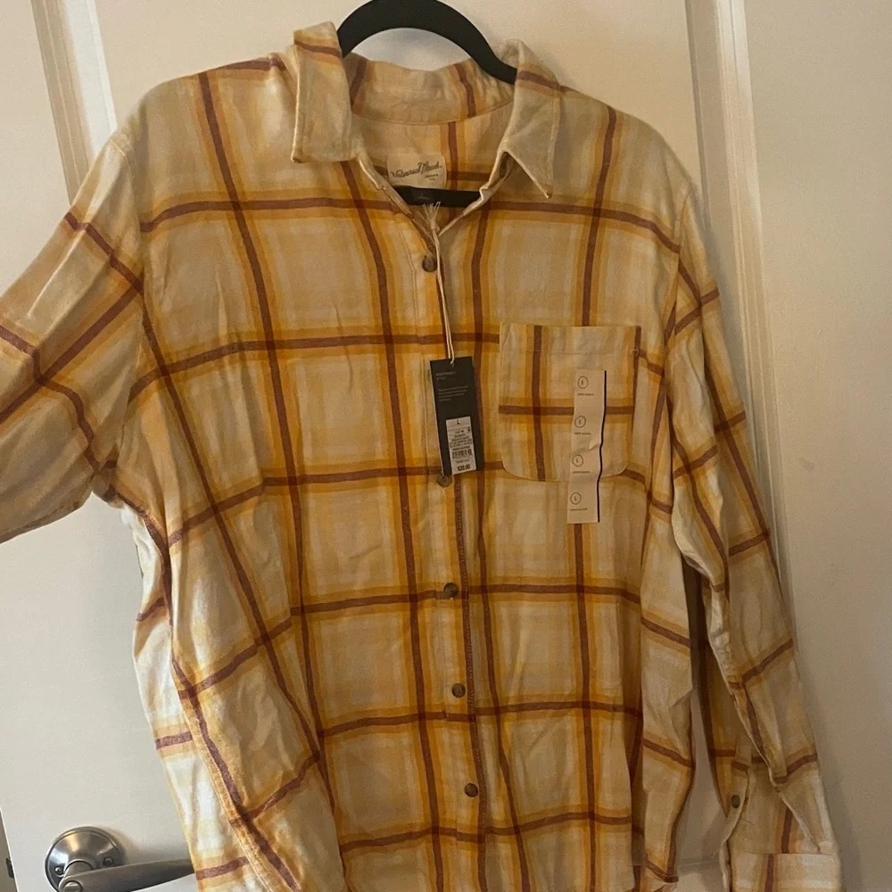 NWT Women’s Universal Thread Yellow Plaid Flannel - Picture 3 of 3
